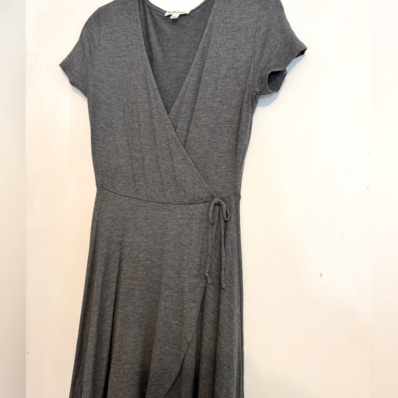 Gray Wrap V-Neck Dress with Tie Front - Picture 3 of 4